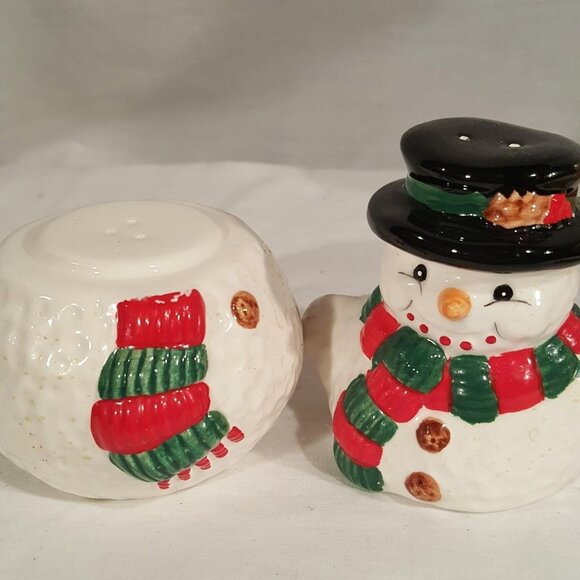 The Cellar Macy's Christmas Snowman Salt & Pepper Shakers Handpainted Style PL11 - Picture 4 of 9